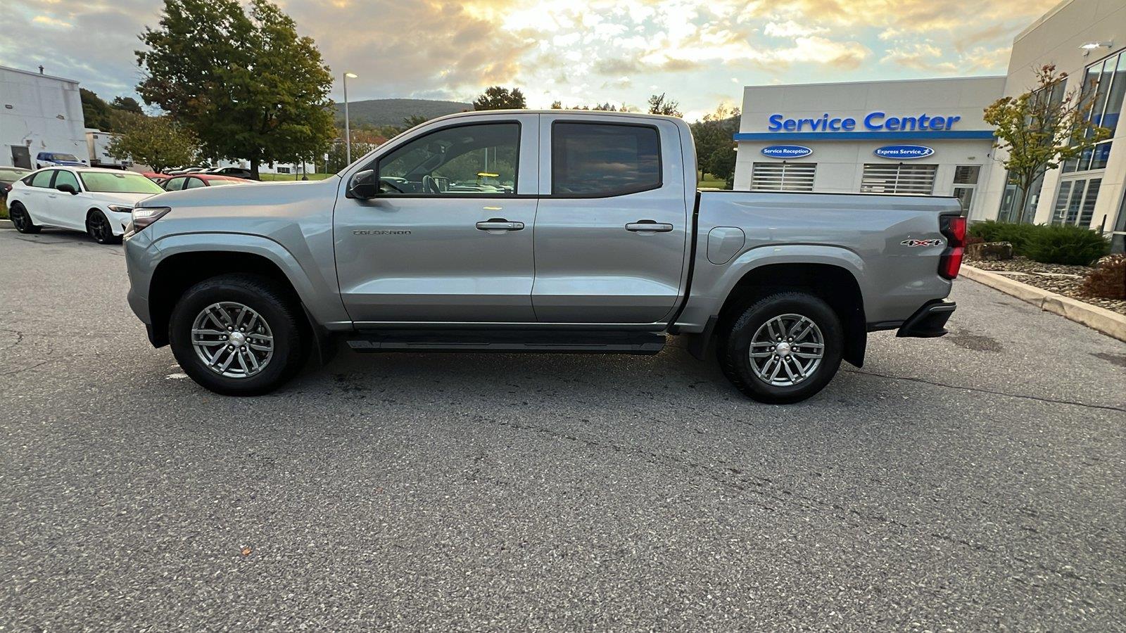 2025 Chevrolet Colorado photo 7 of 32