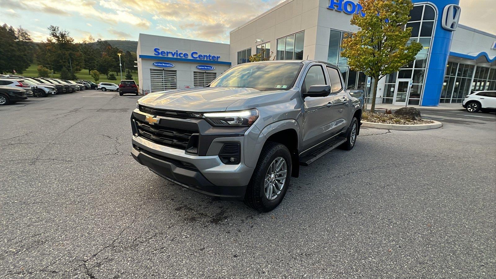 2025 Chevrolet Colorado photo 8 of 32