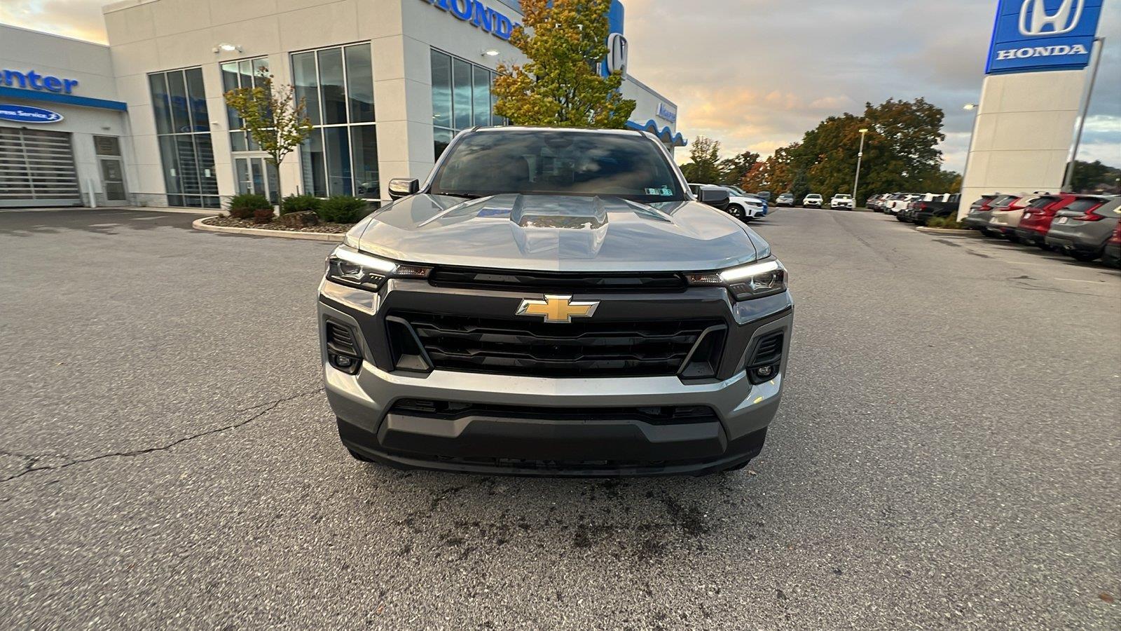 2025 Chevrolet Colorado photo 9 of 32
