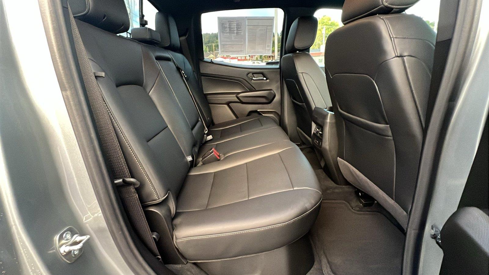 2025 Chevrolet Colorado photo 15 of 32