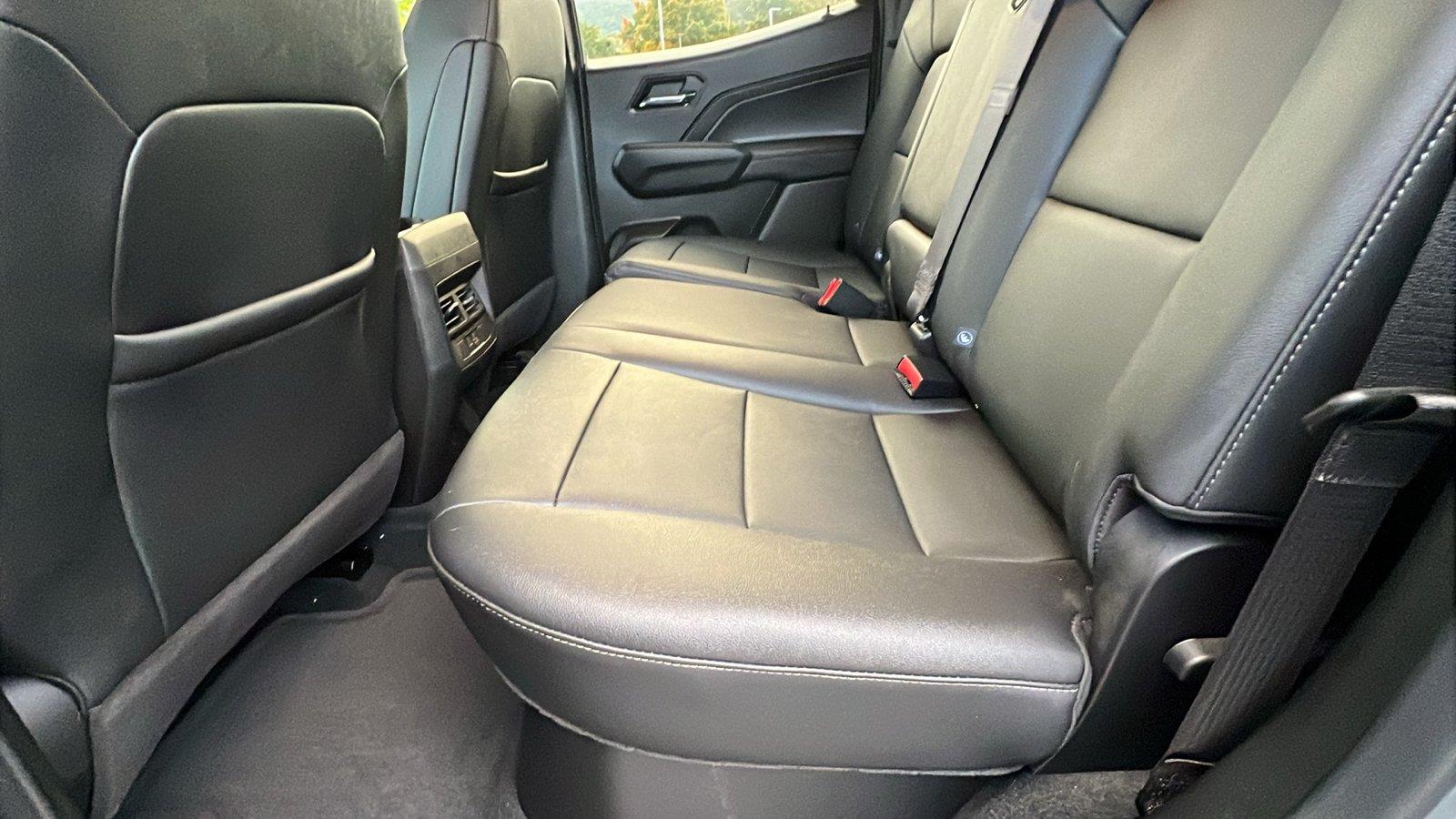 2025 Chevrolet Colorado photo 18 of 32