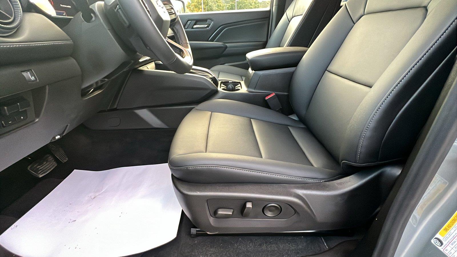 2025 Chevrolet Colorado photo 22 of 32