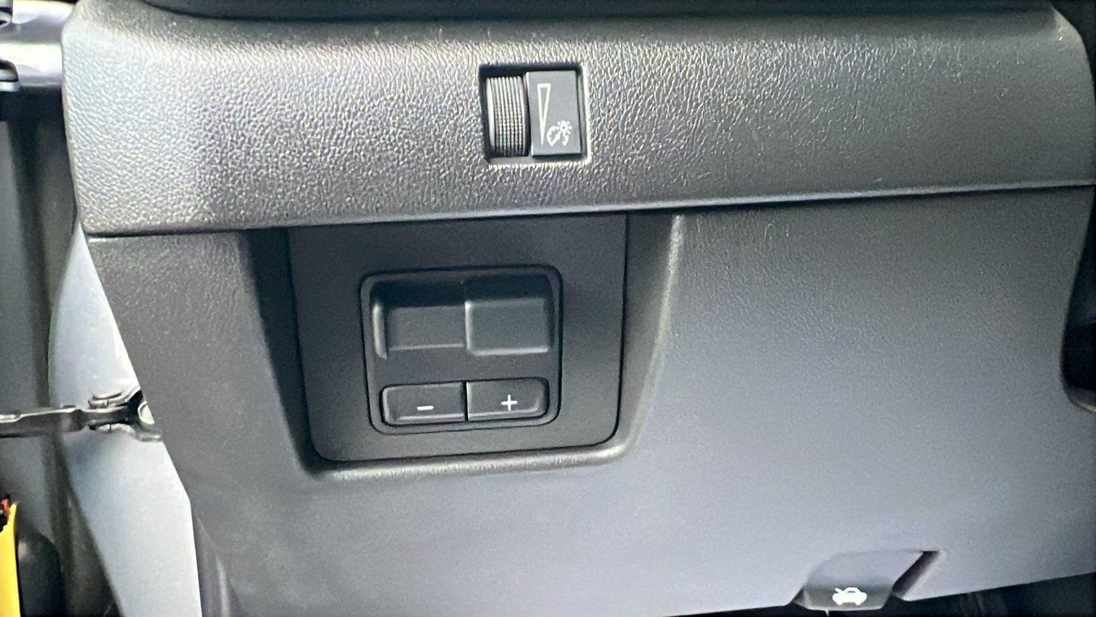 2025 Chevrolet Colorado photo 23 of 32