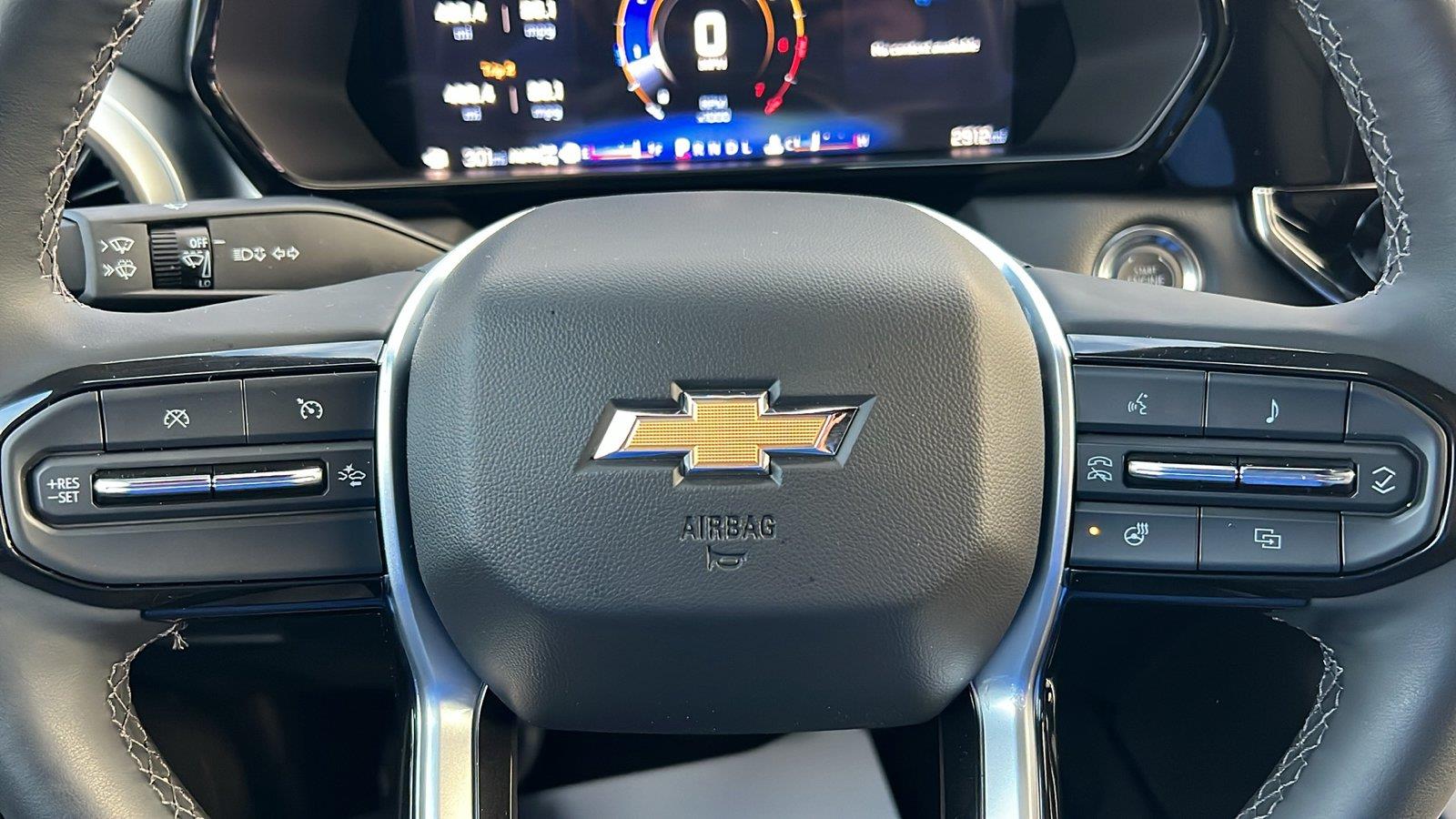 2025 Chevrolet Colorado photo 30 of 32