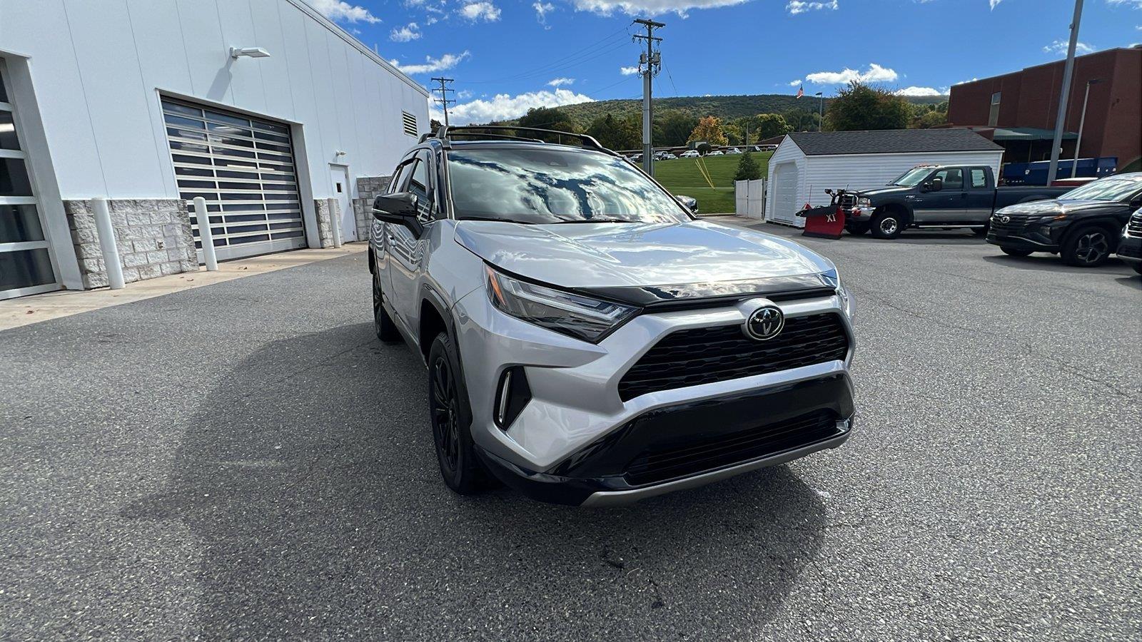 2025 Toyota RAV4 Hybrid photo 2 of 32