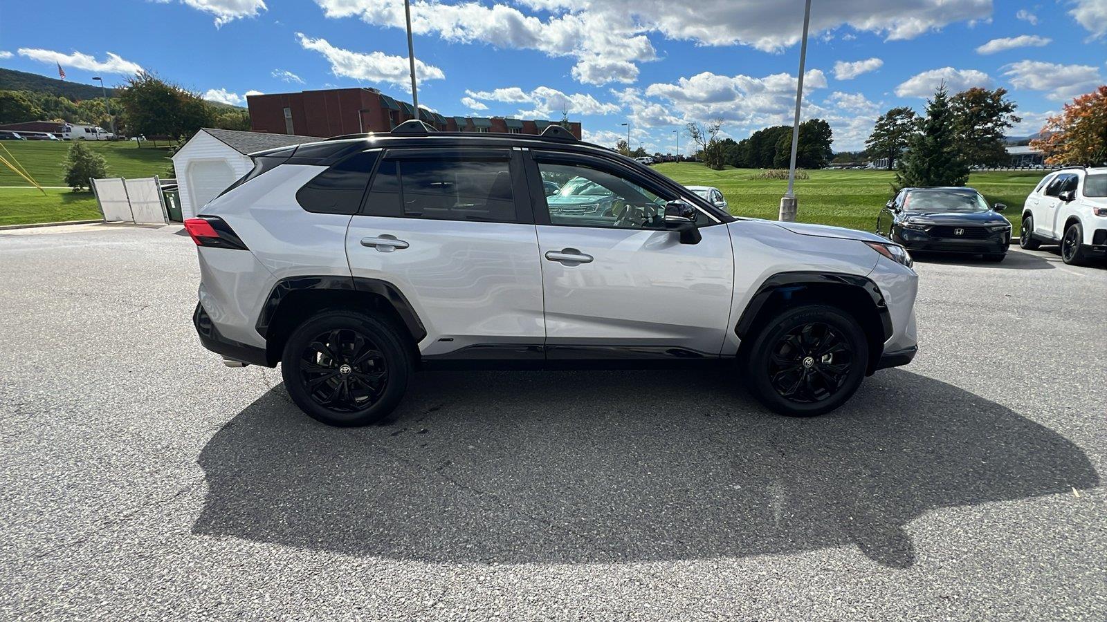 2025 Toyota RAV4 Hybrid photo 3 of 32