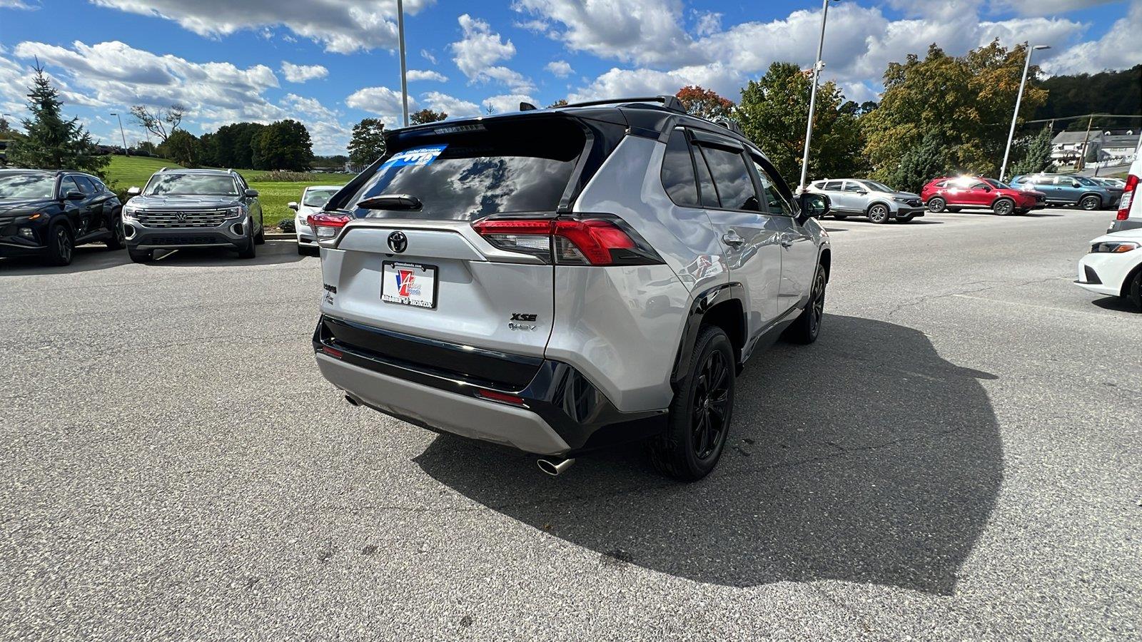 2025 Toyota RAV4 Hybrid photo 4 of 32