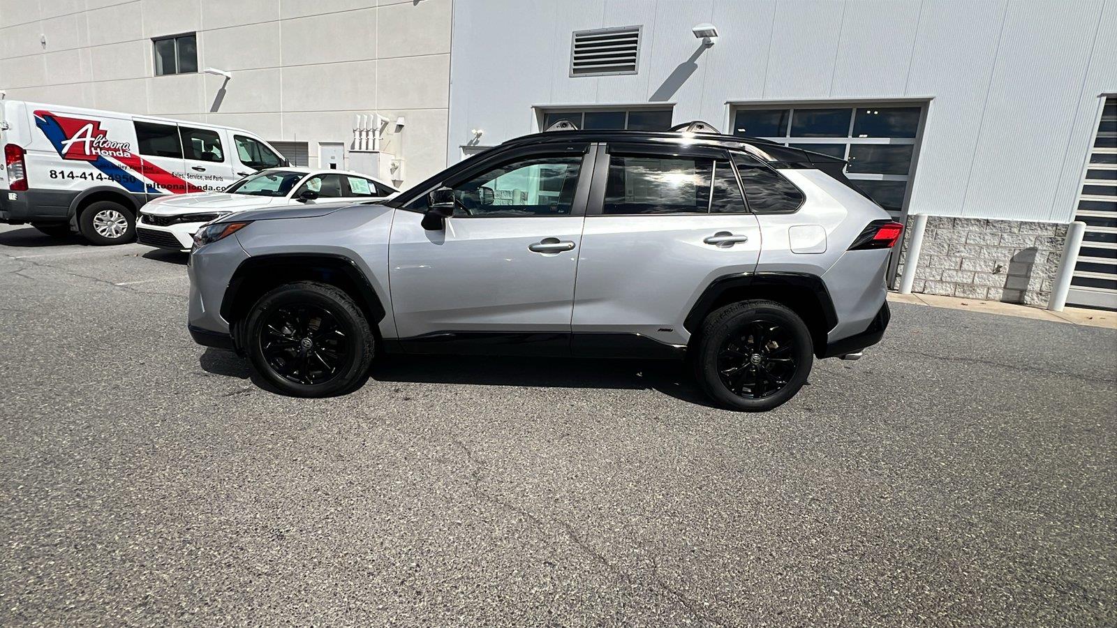 2025 Toyota RAV4 Hybrid photo 7 of 32