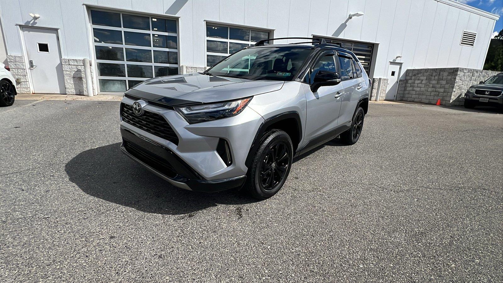 2025 Toyota RAV4 Hybrid photo 8 of 32