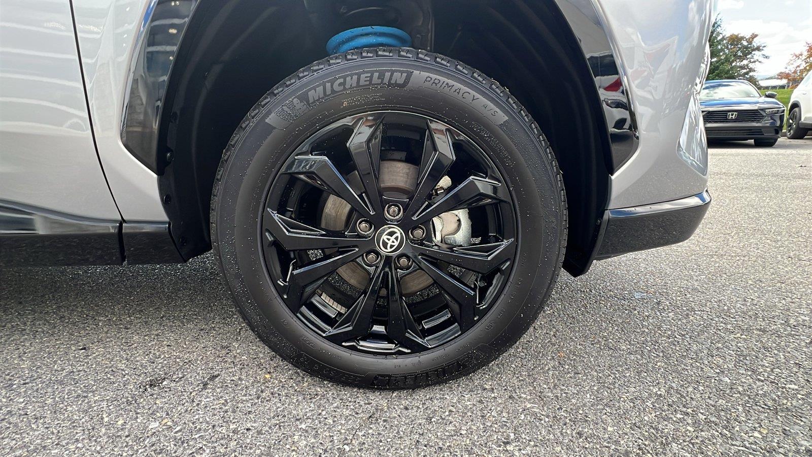 2025 Toyota RAV4 Hybrid photo 11 of 32