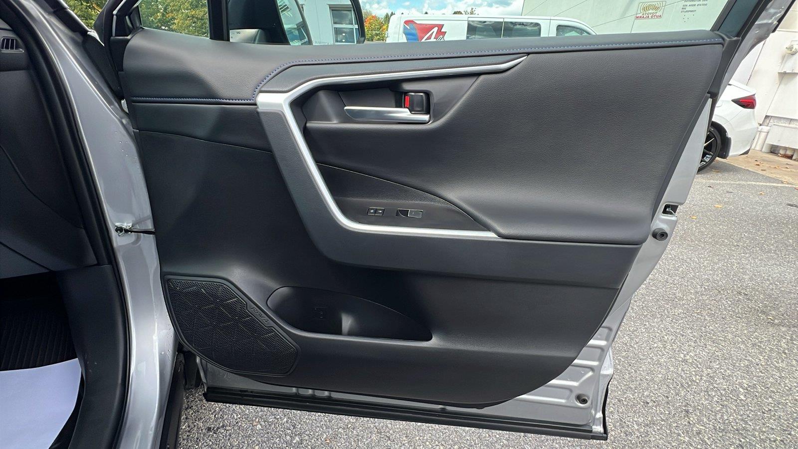 2025 Toyota RAV4 Hybrid photo 12 of 32