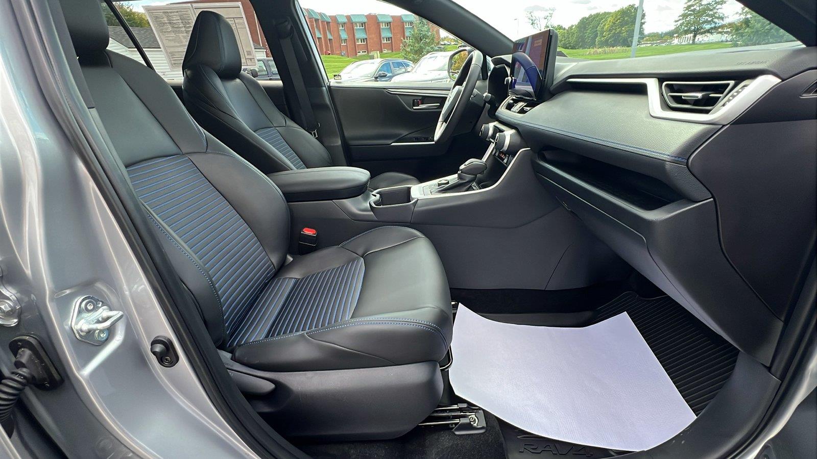 2025 Toyota RAV4 Hybrid photo 13 of 32