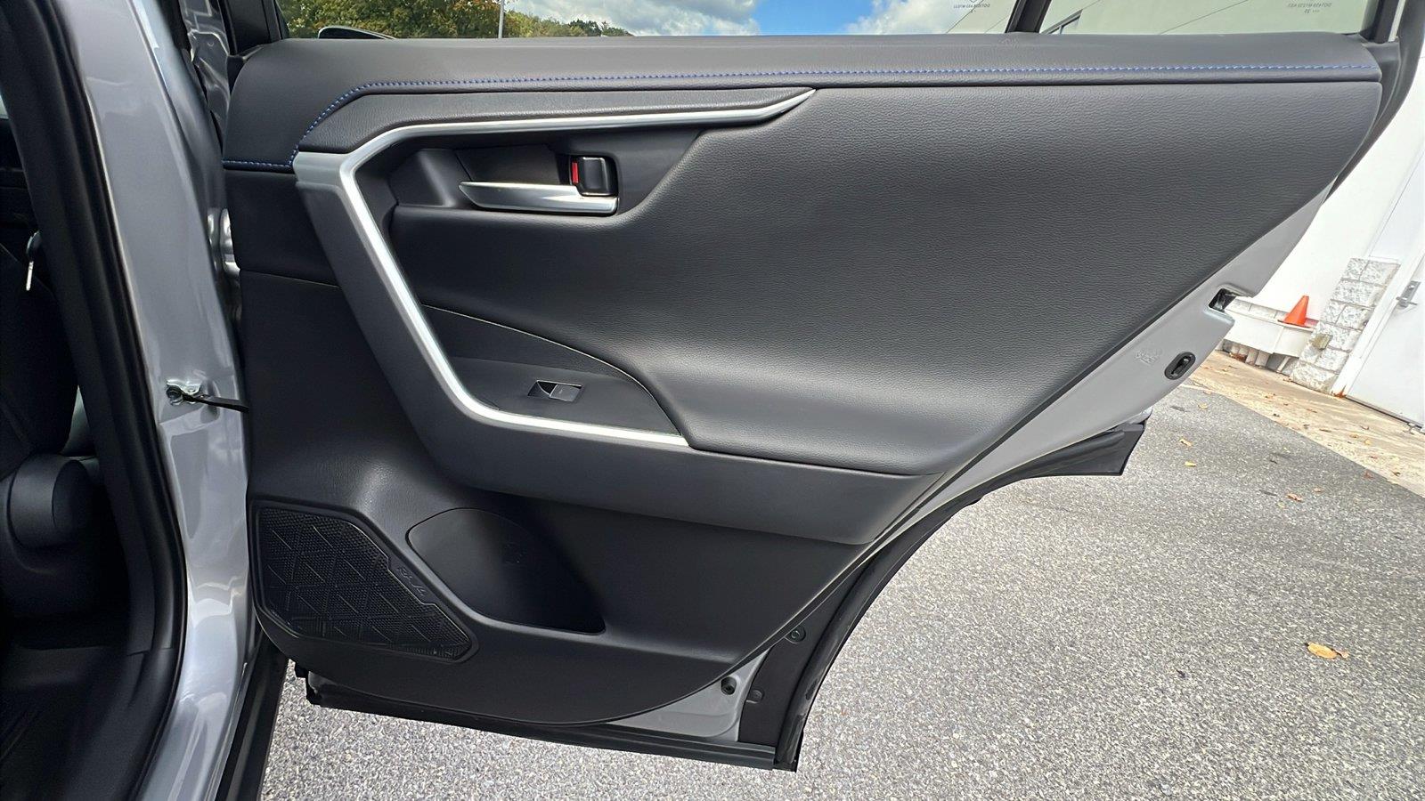 2025 Toyota RAV4 Hybrid photo 14 of 32