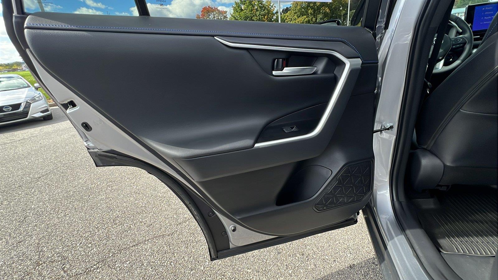 2025 Toyota RAV4 Hybrid photo 17 of 32