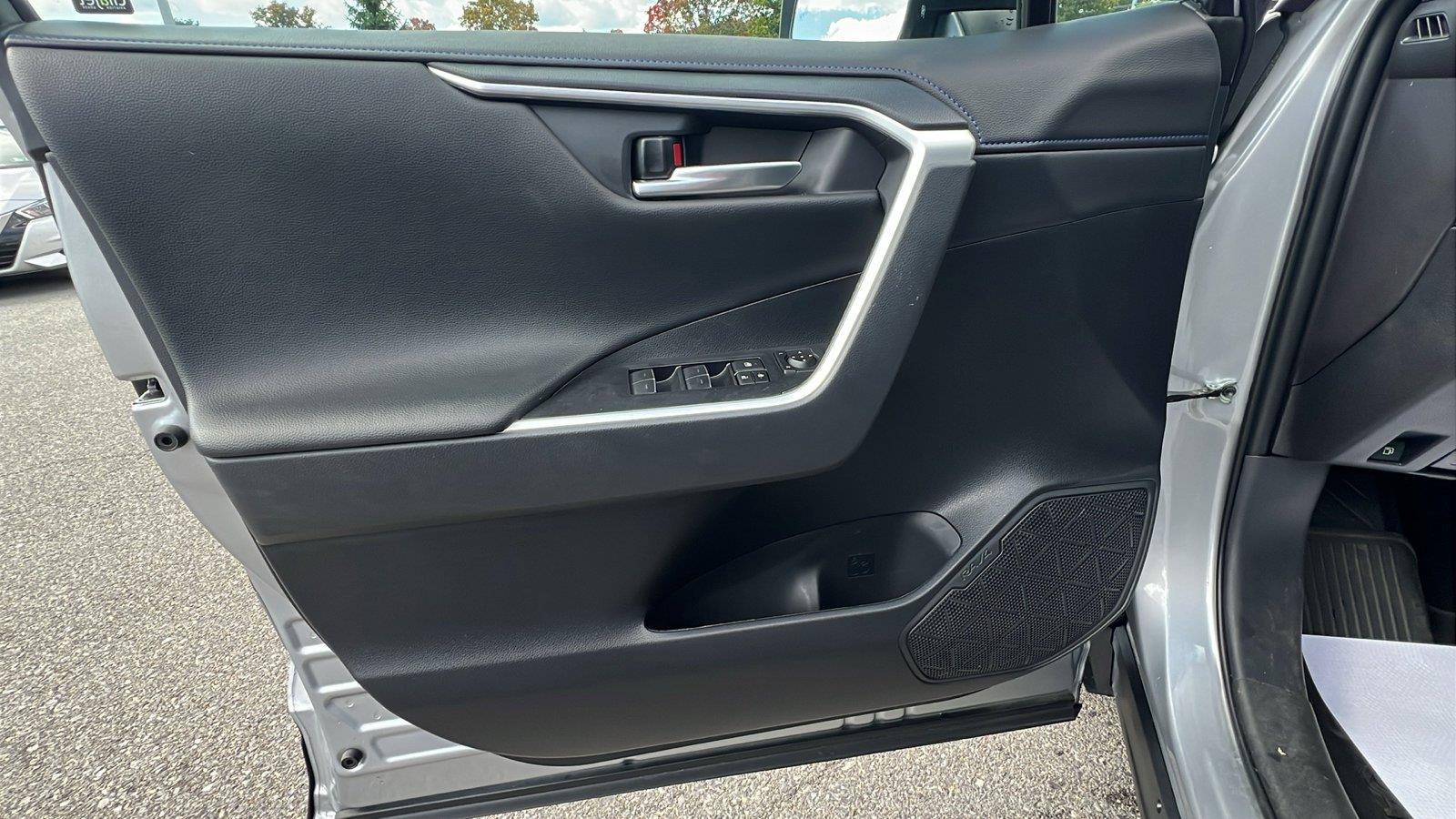 2025 Toyota RAV4 Hybrid photo 22 of 32