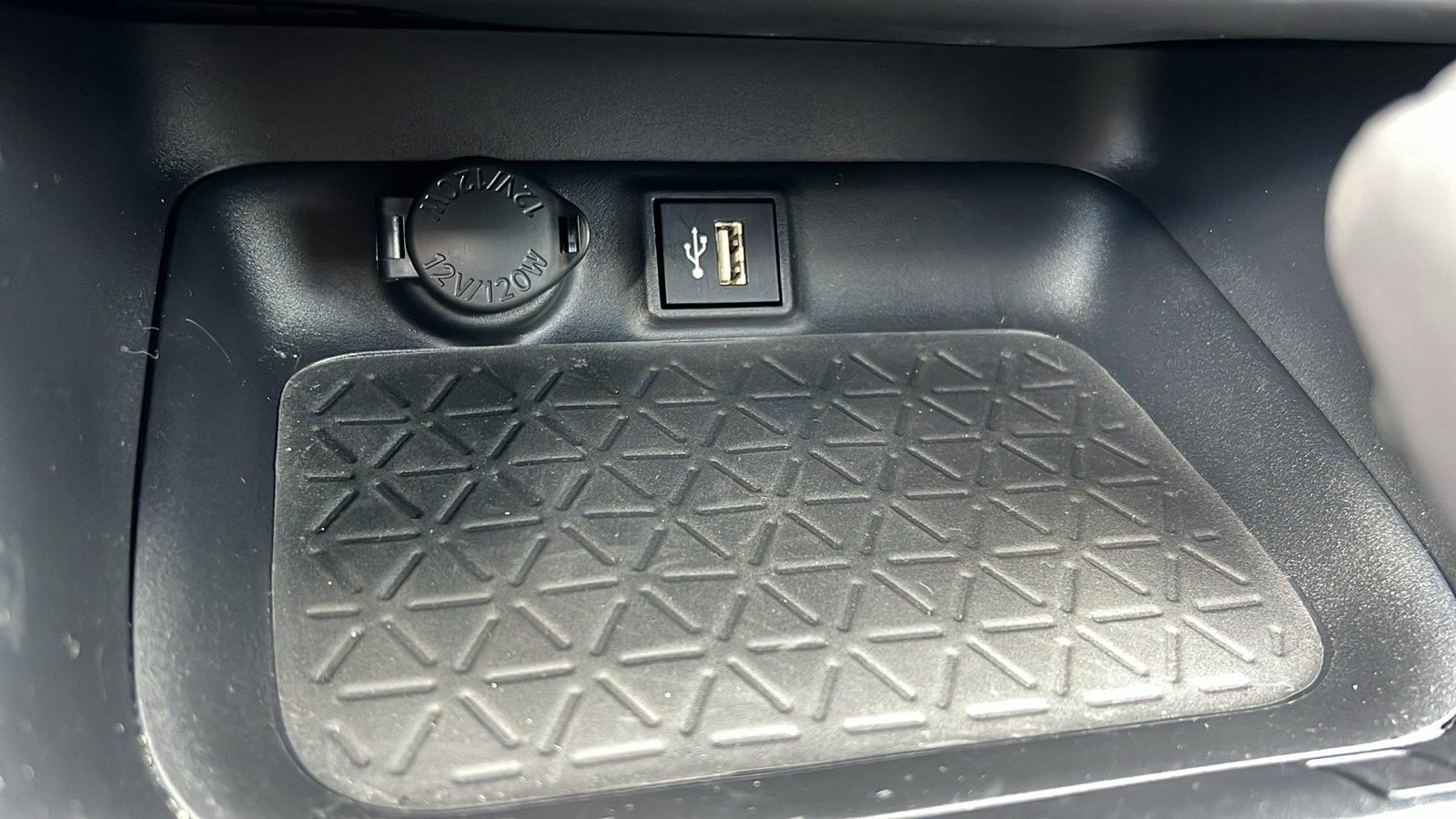 2025 Toyota RAV4 Hybrid photo 26 of 32