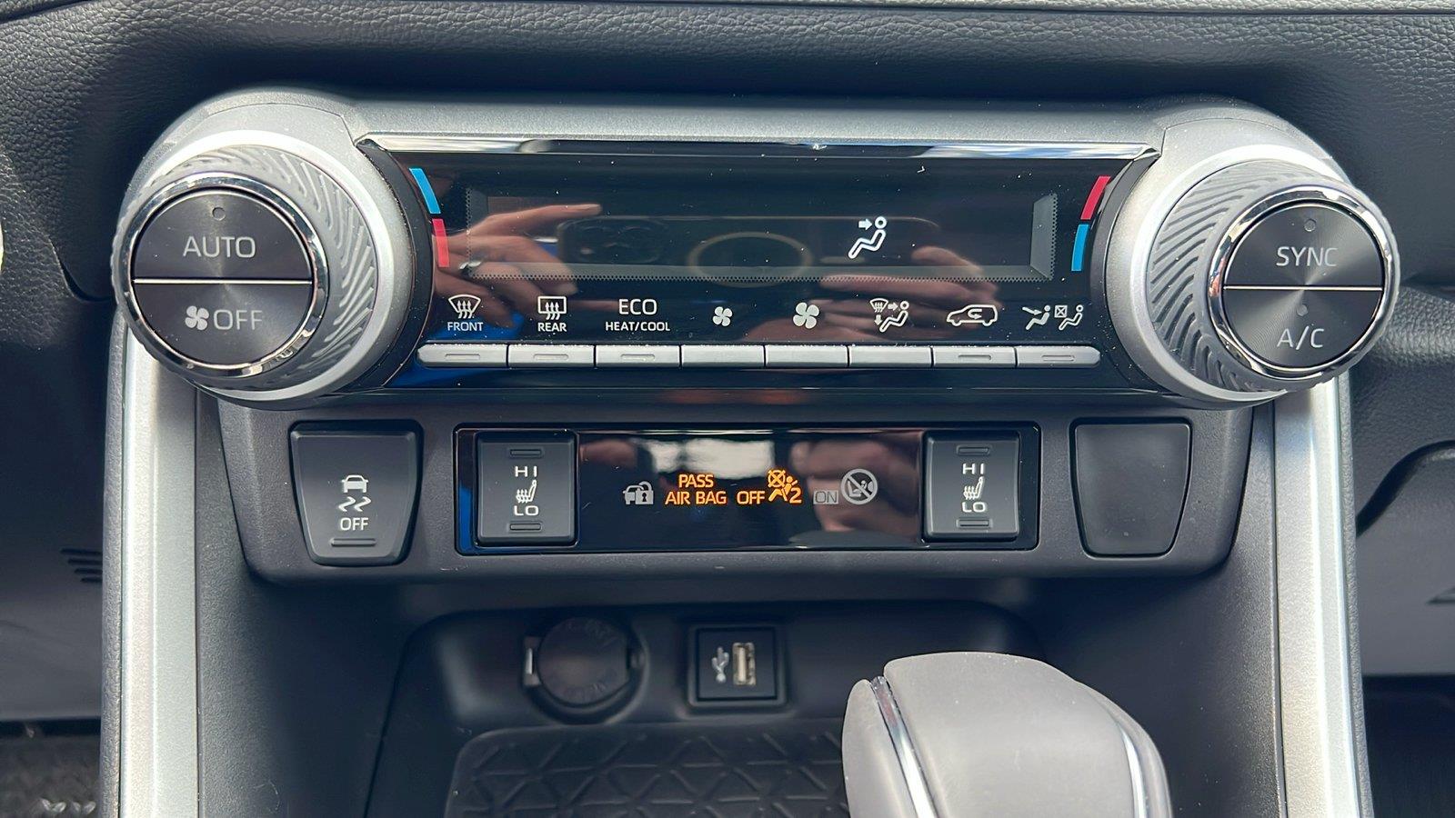 2025 Toyota RAV4 Hybrid photo 27 of 32