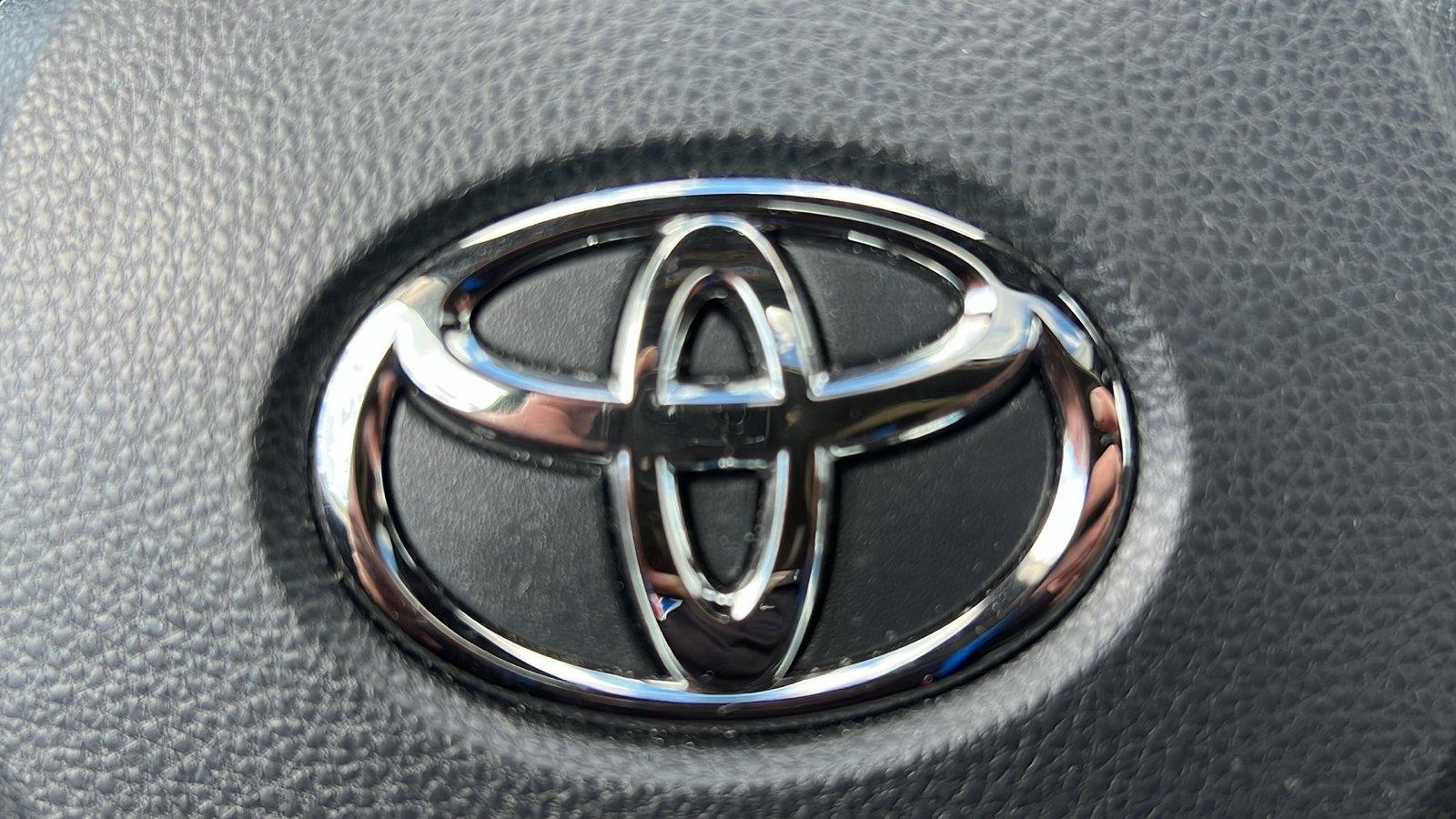 2025 Toyota RAV4 Hybrid photo 32 of 32