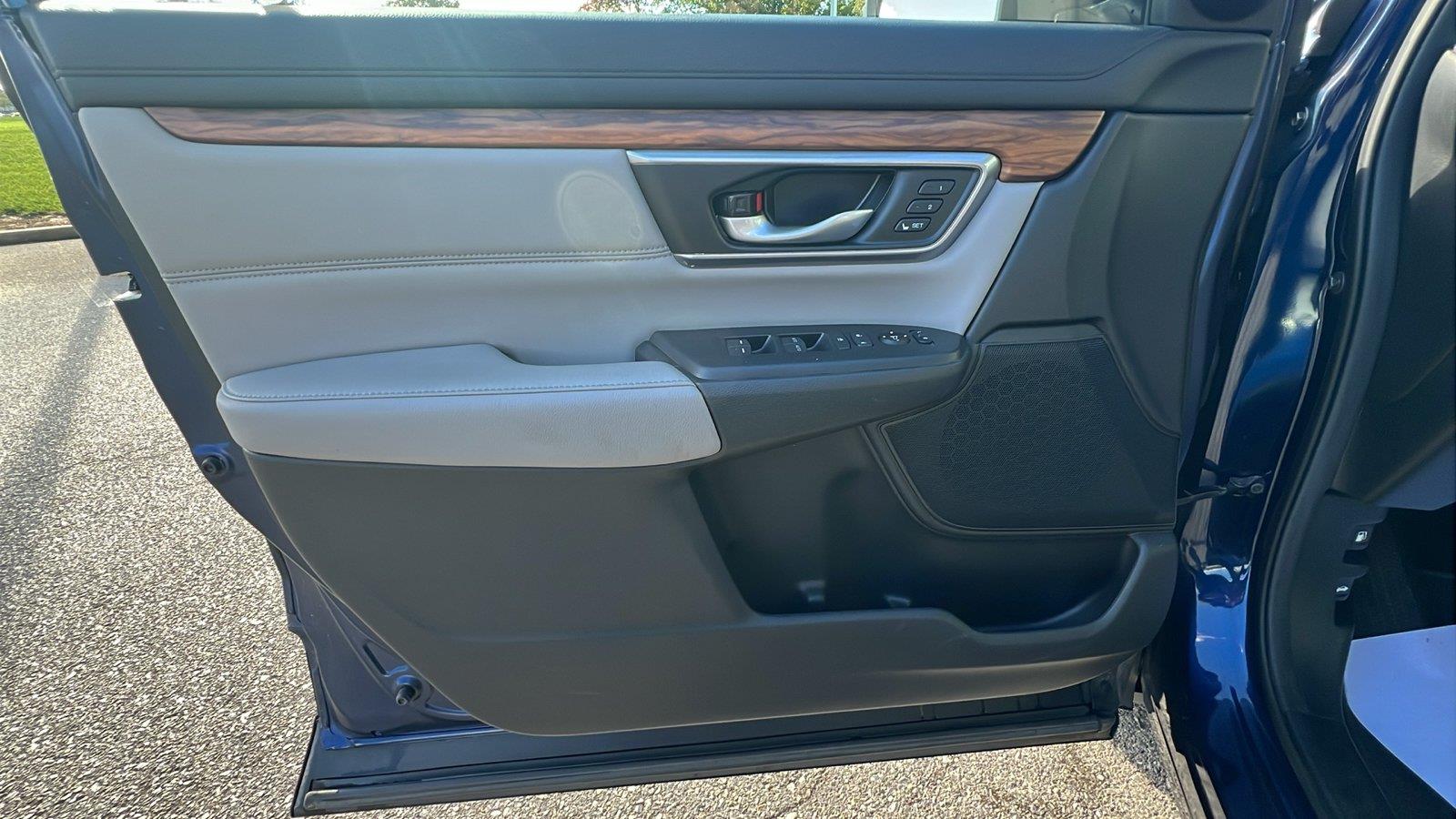 2019 Honda CR-V photo 22 of 33