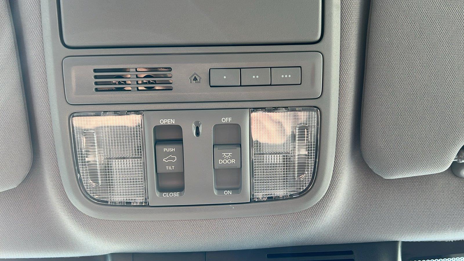 2019 Honda CR-V photo 30 of 33