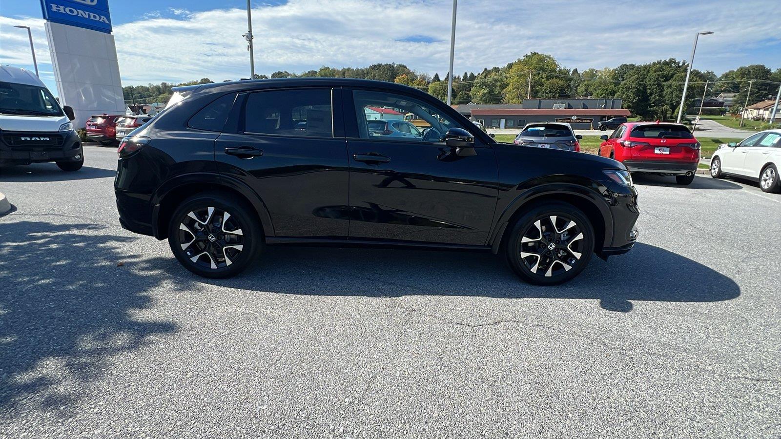 2027 Honda HR-V photo 3 of 31