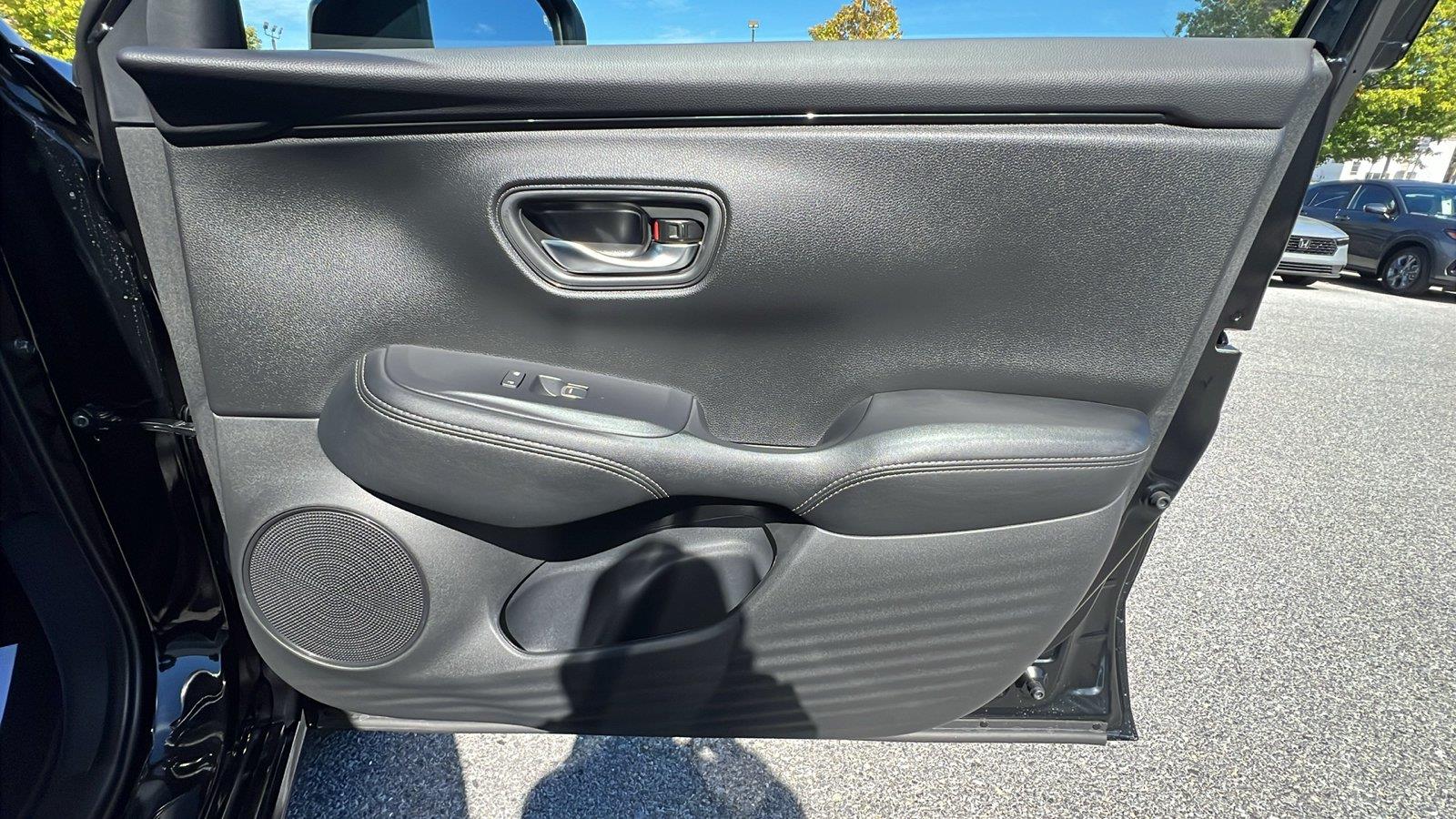 2027 Honda HR-V photo 12 of 31