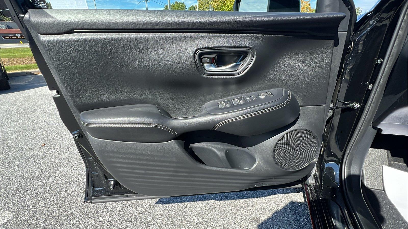 2027 Honda HR-V photo 21 of 31