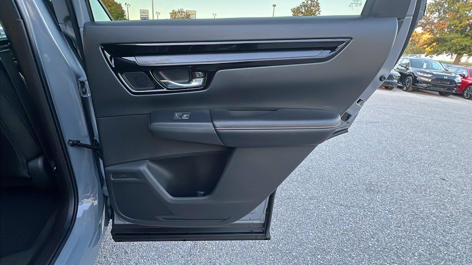 2027 Honda CR-V Hybrid photo 14 of 33