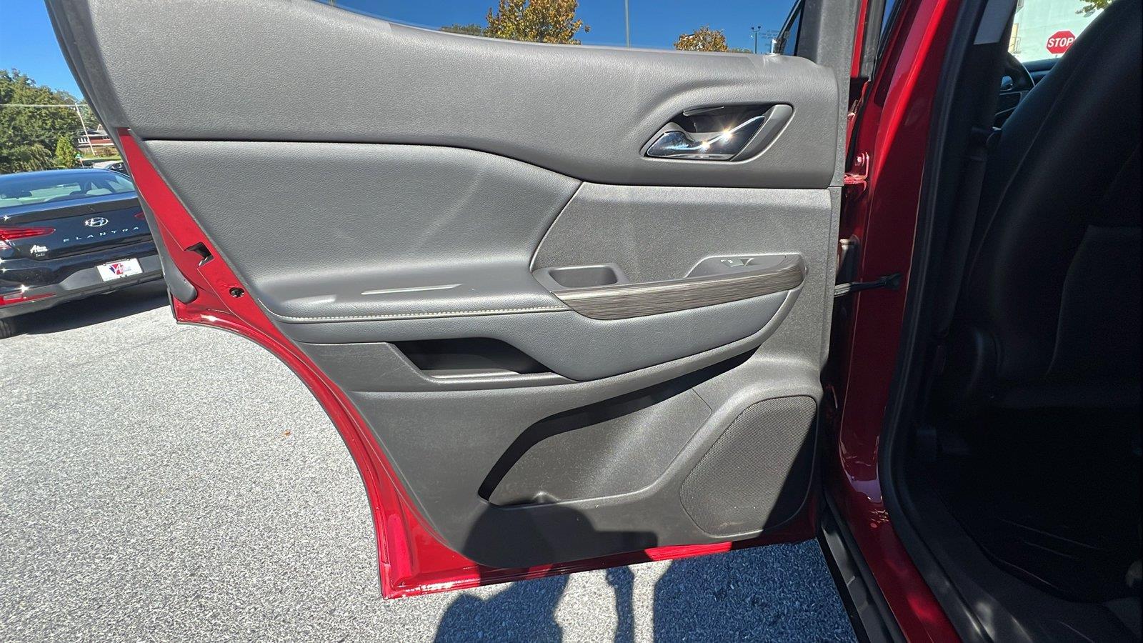 2019 GMC Acadia photo 18 of 32