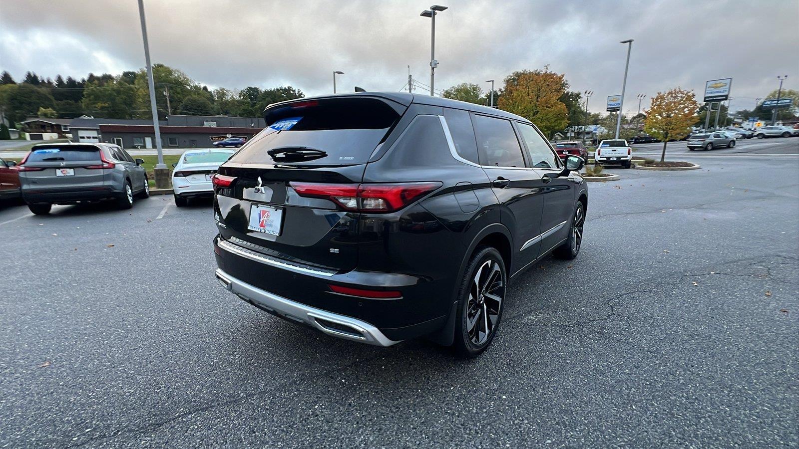 2024 Mitsubishi Outlander photo 4 of 31
