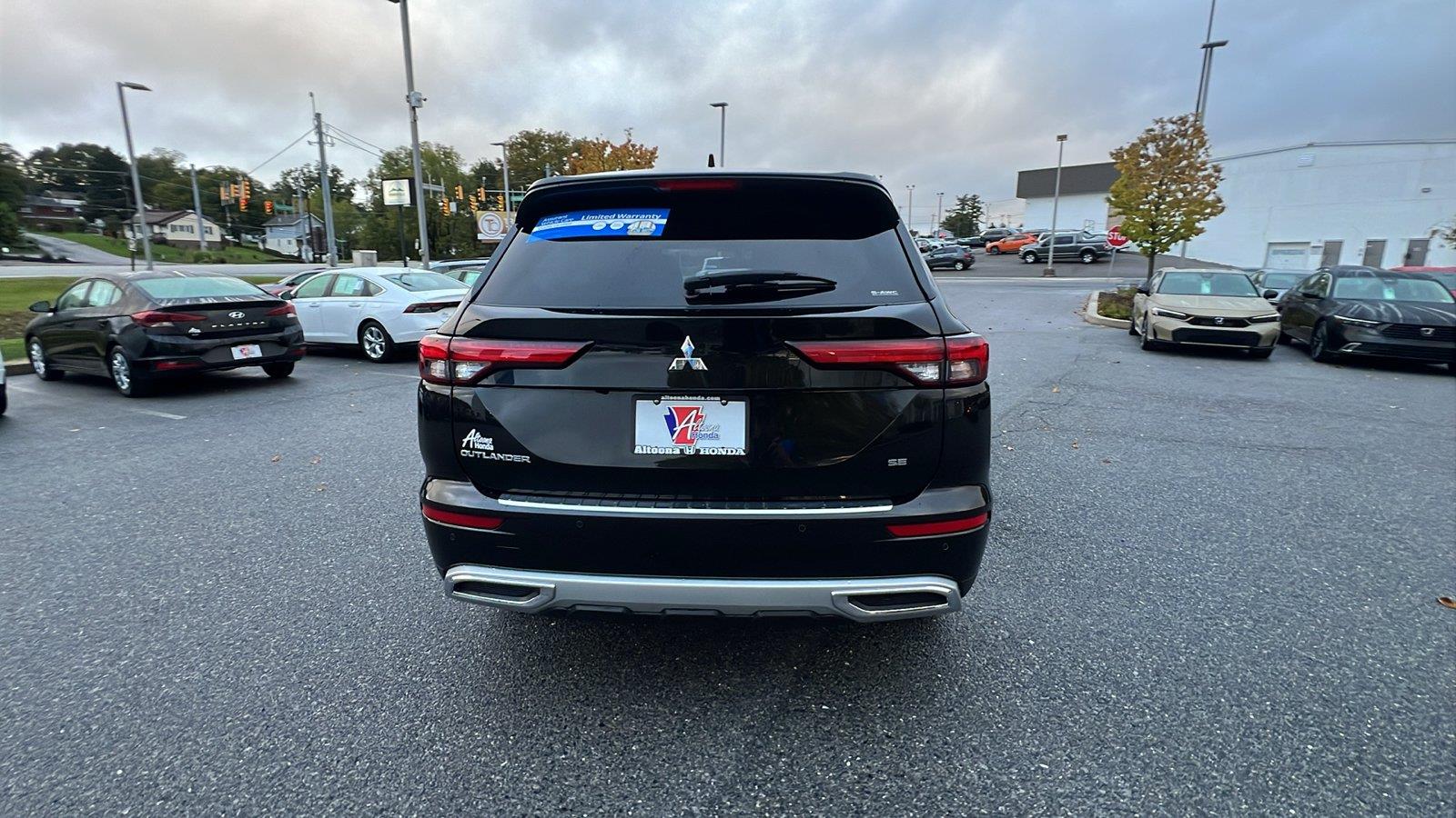 2024 Mitsubishi Outlander photo 5 of 31