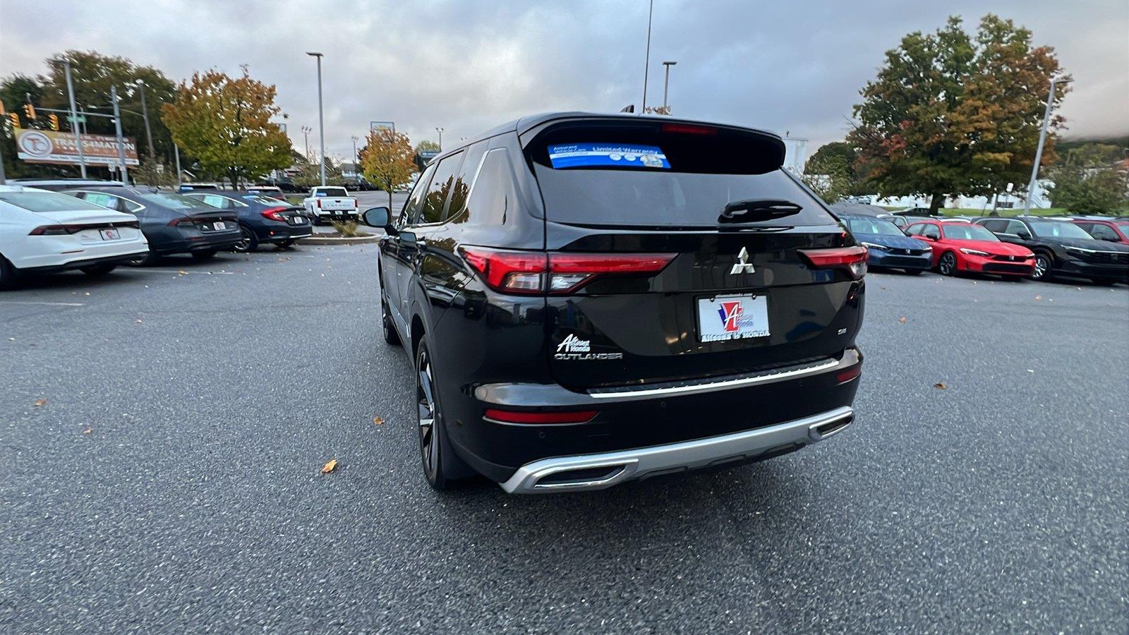 2024 Mitsubishi Outlander photo 6 of 31