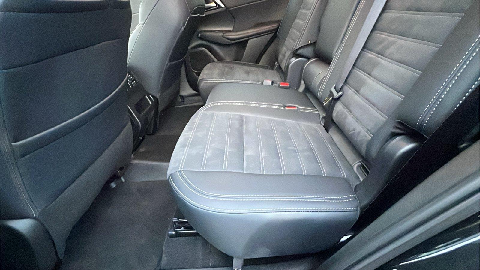 2024 Mitsubishi Outlander photo 19 of 31