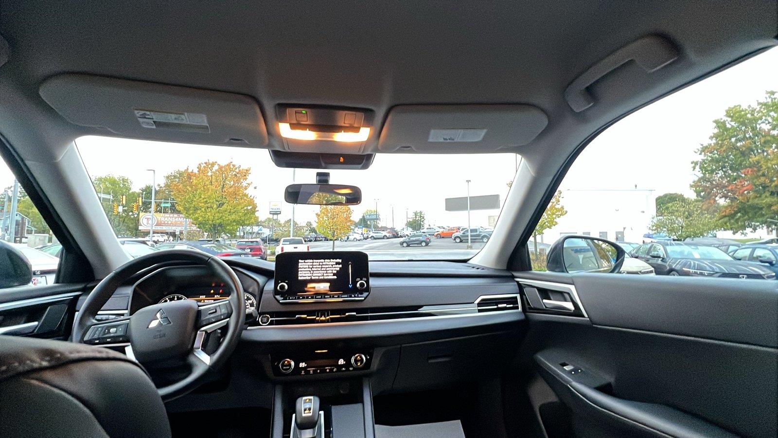 2024 Mitsubishi Outlander photo 20 of 31