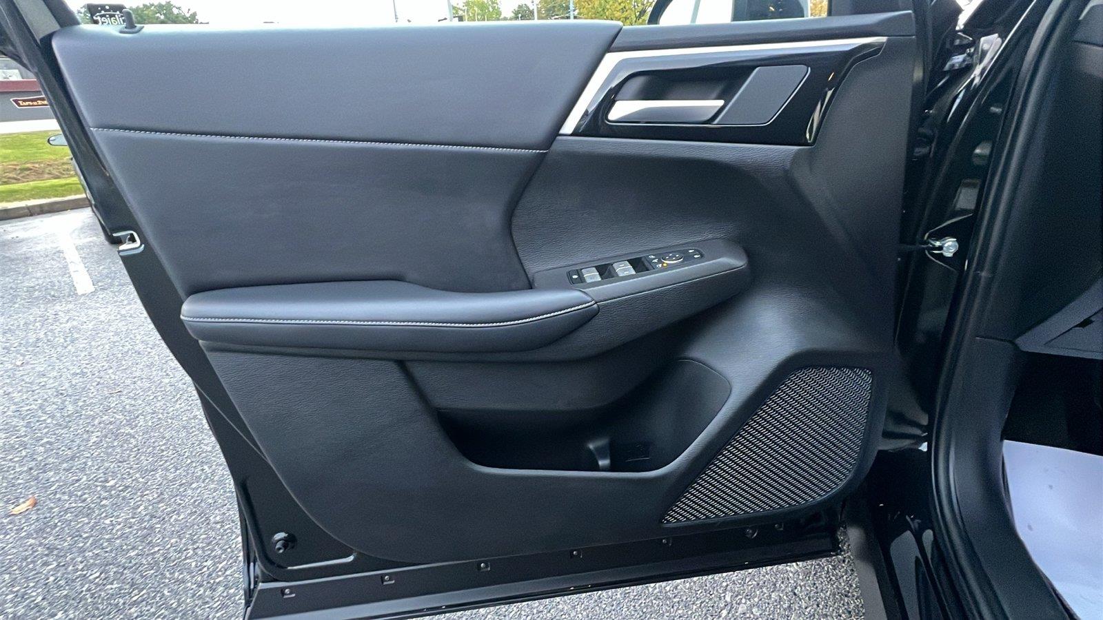 2024 Mitsubishi Outlander photo 21 of 31
