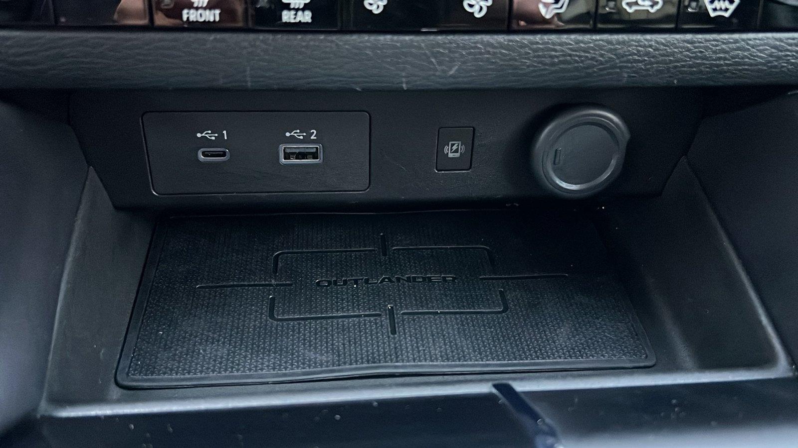 2024 Mitsubishi Outlander photo 24 of 31