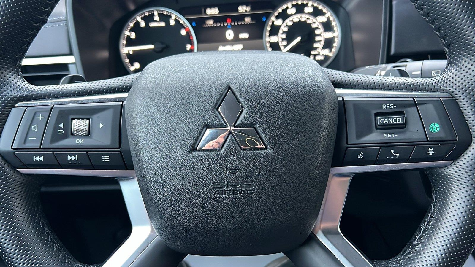 2024 Mitsubishi Outlander photo 29 of 31