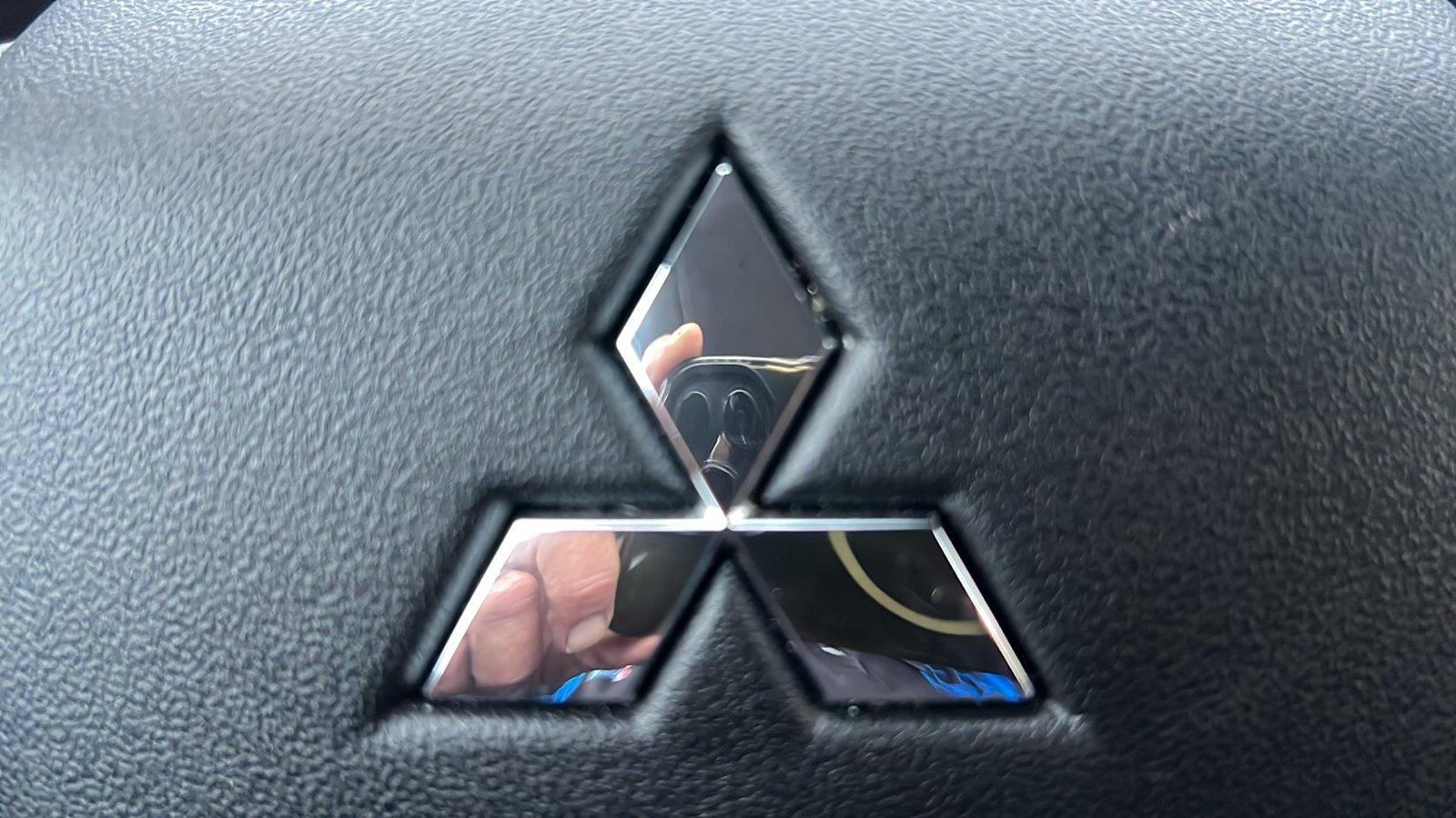 2024 Mitsubishi Outlander photo 31 of 31