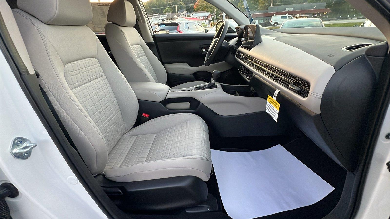 2027 Honda HR-V photo 13 of 28