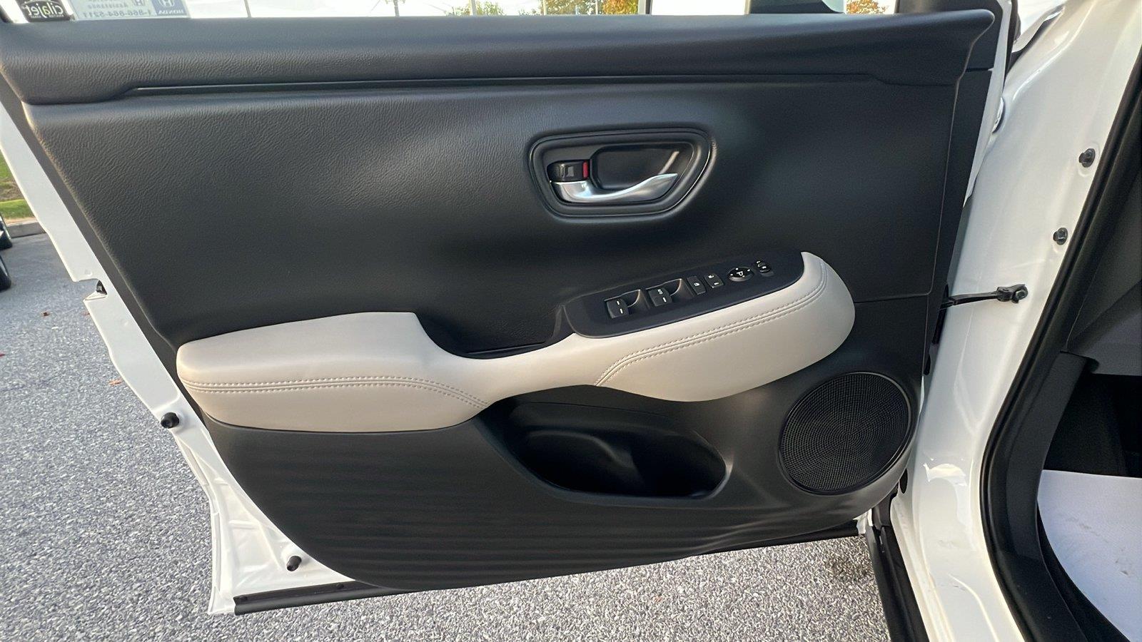 2027 Honda HR-V photo 20 of 28