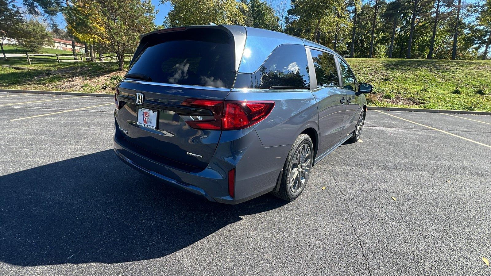 2027 Honda Odyssey photo 4 of 32