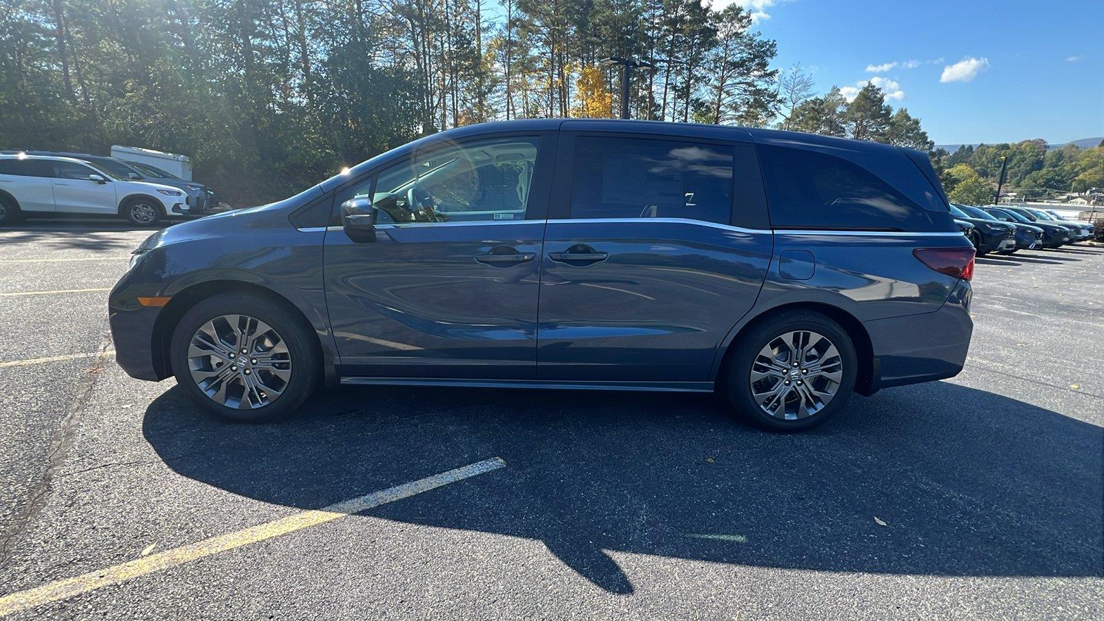 2027 Honda Odyssey photo 7 of 32