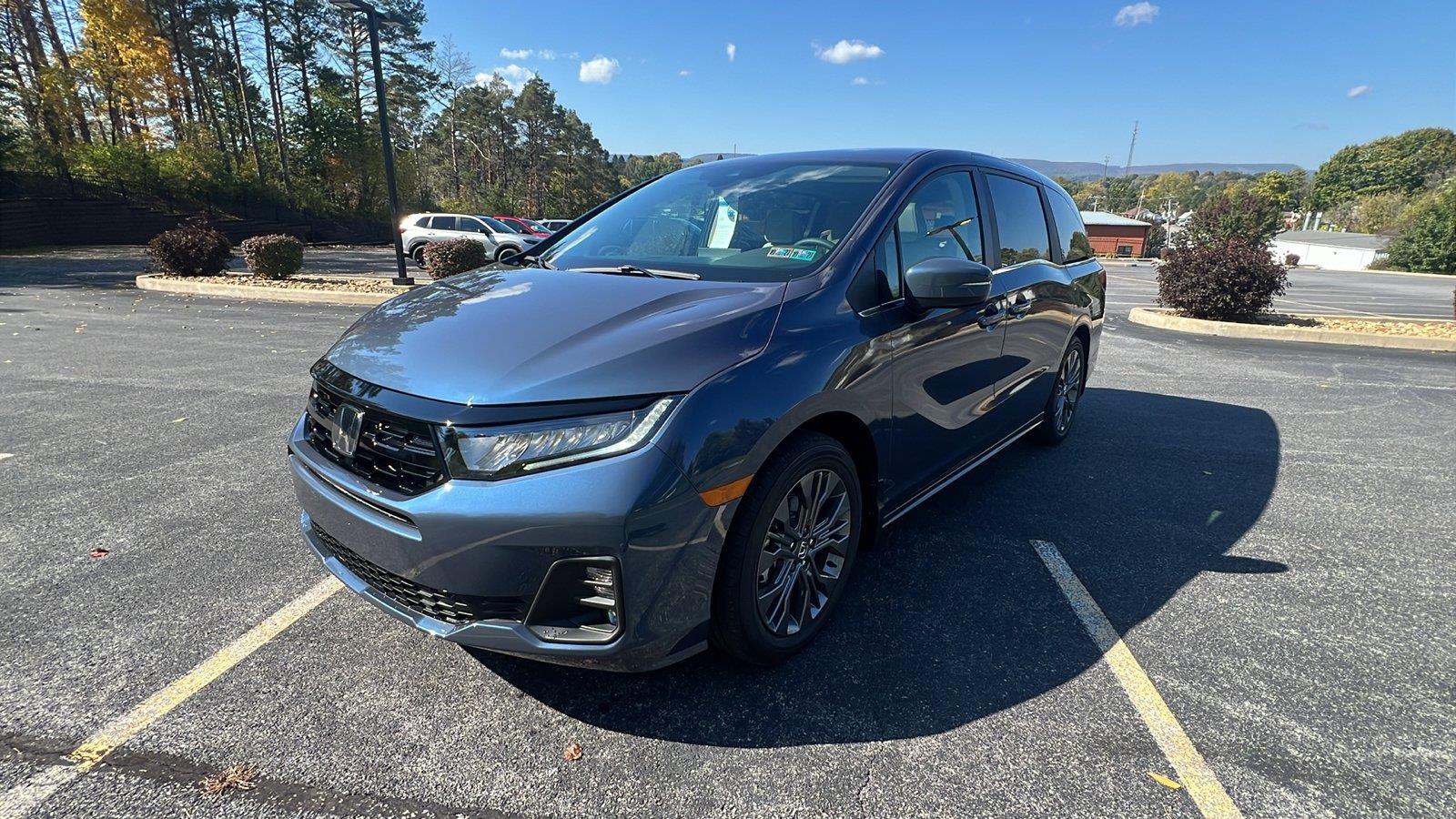 2027 Honda Odyssey photo 8 of 32