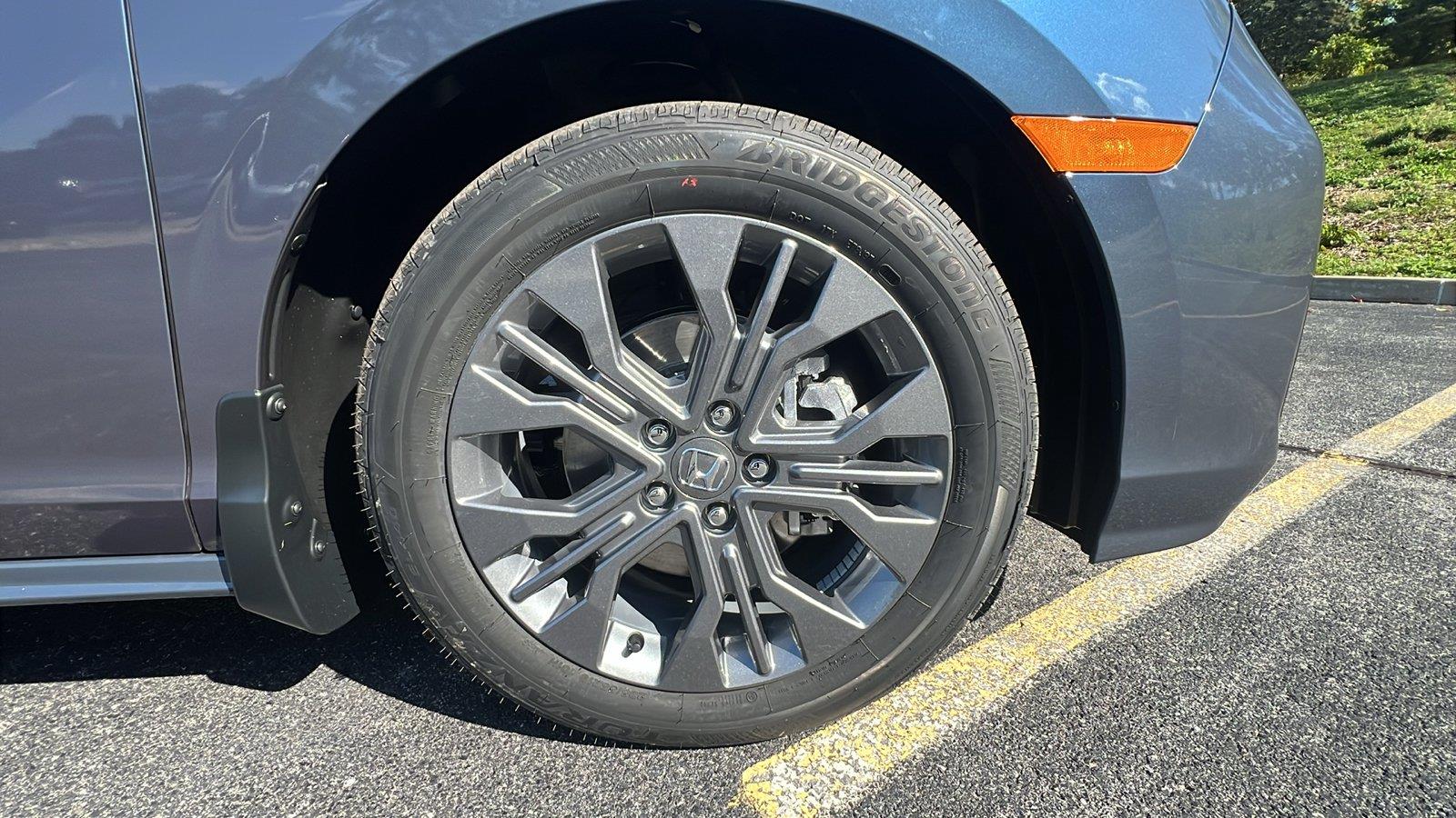 2027 Honda Odyssey photo 11 of 32