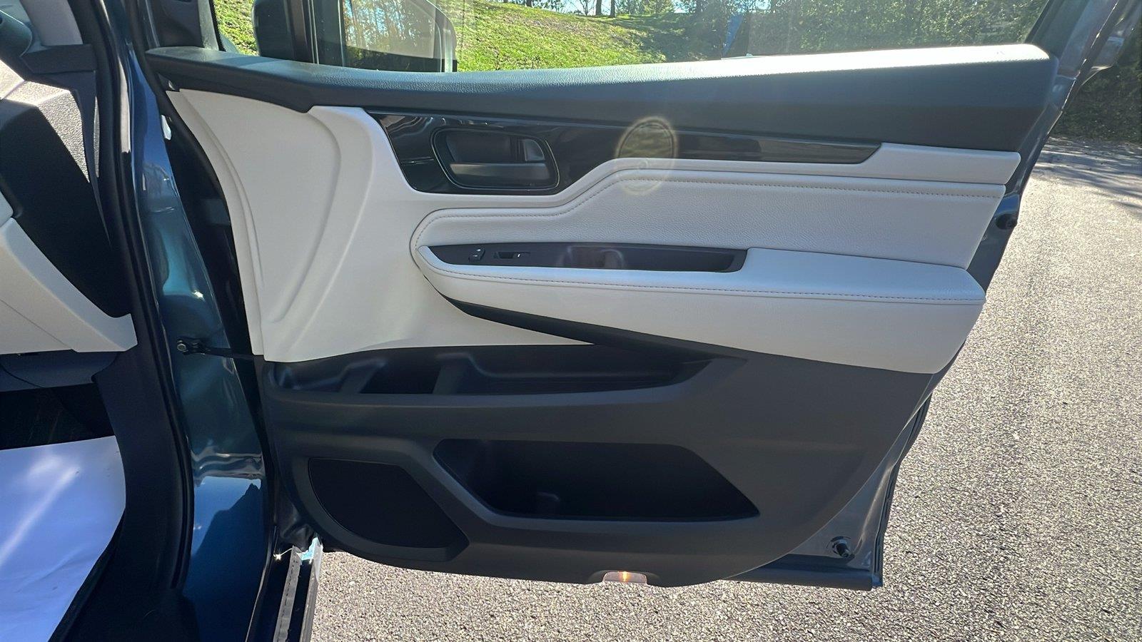 2027 Honda Odyssey photo 12 of 32