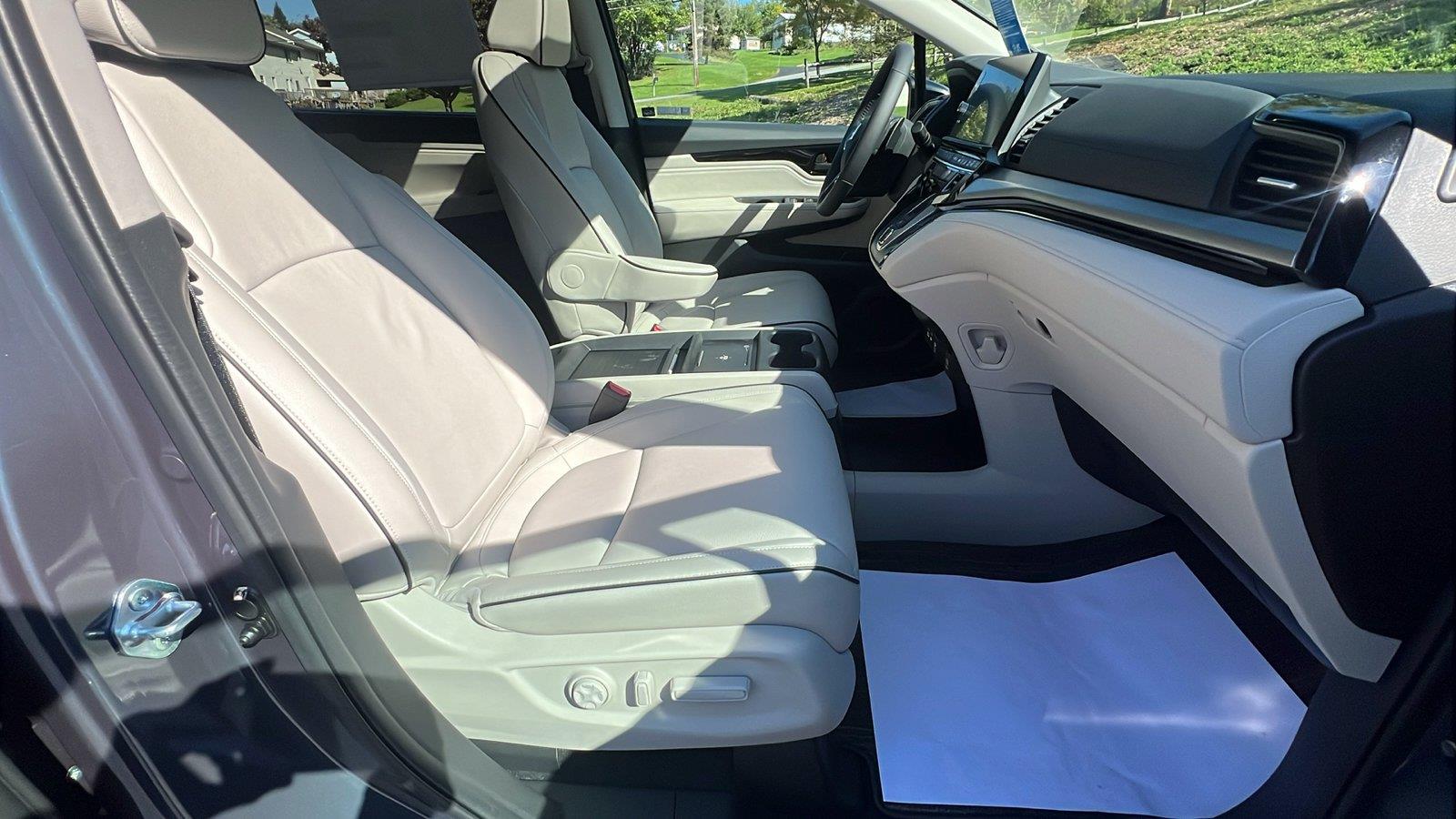 2027 Honda Odyssey photo 13 of 32