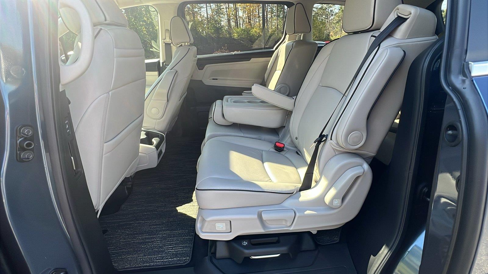 2027 Honda Odyssey photo 17 of 32