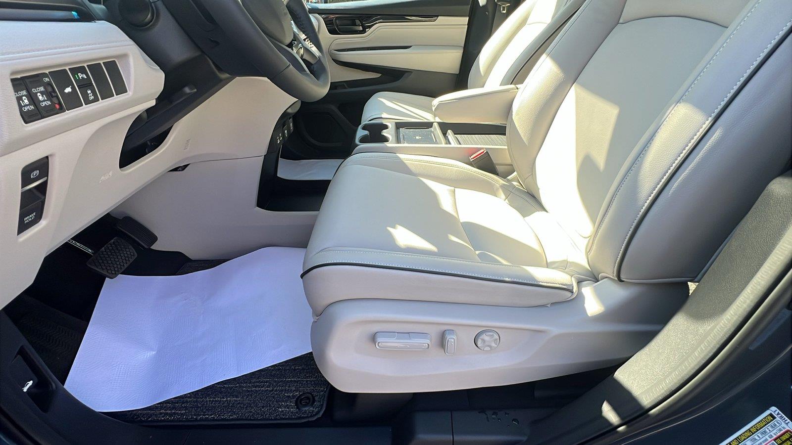 2027 Honda Odyssey photo 23 of 32