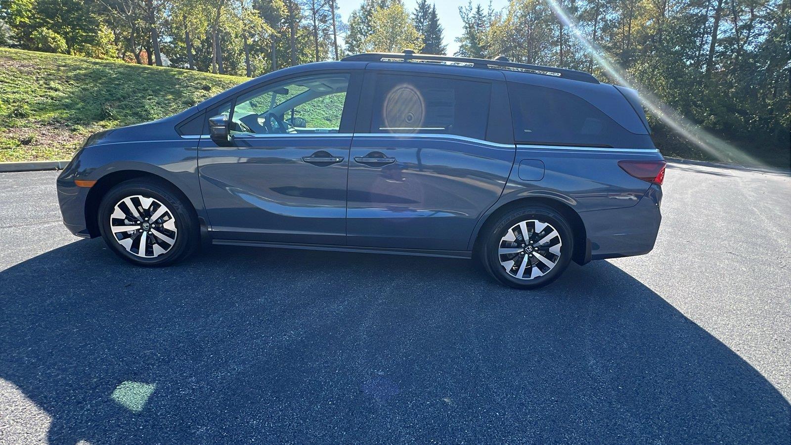 2027 Honda Odyssey photo 7 of 30
