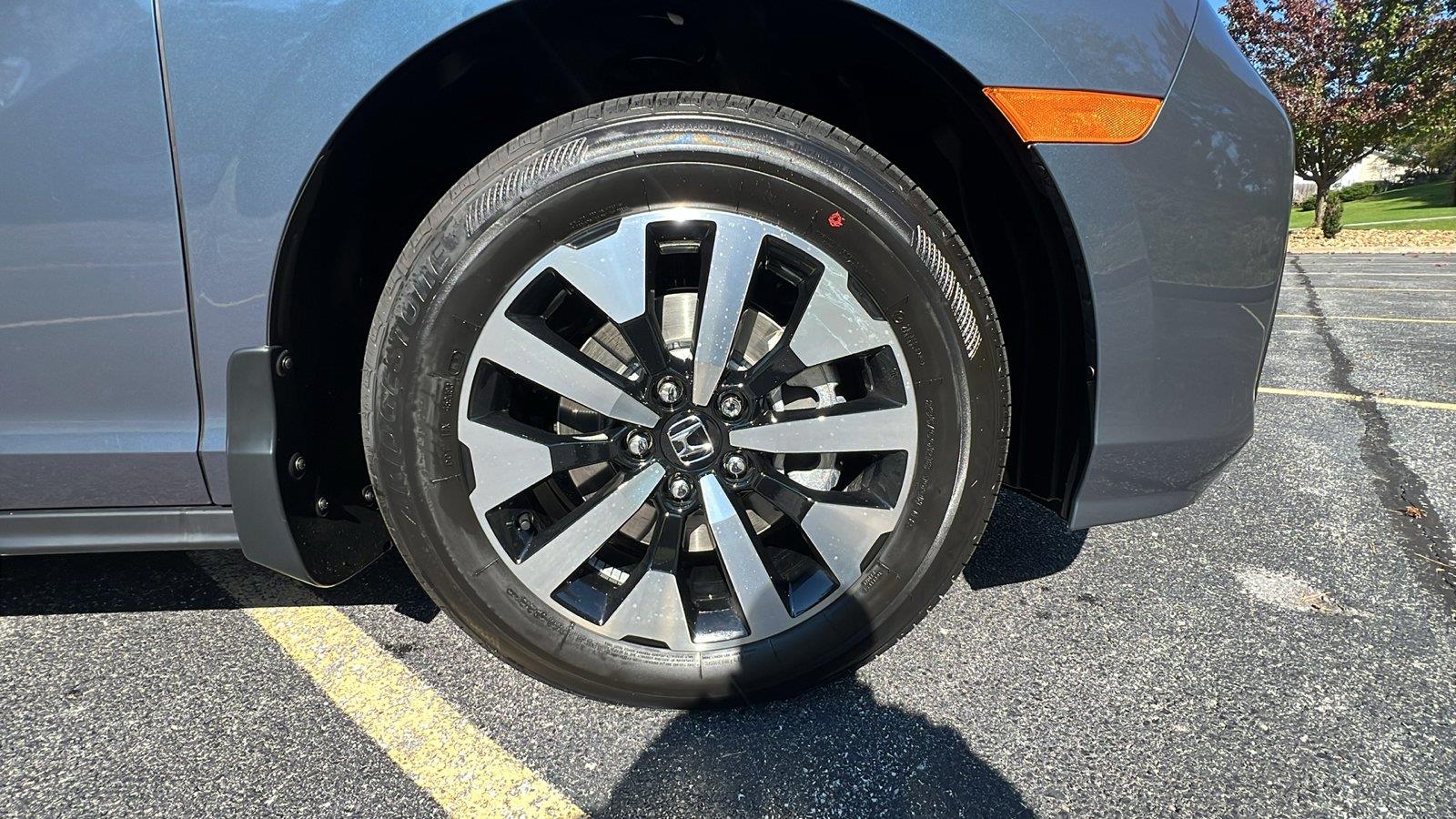 2027 Honda Odyssey photo 11 of 30